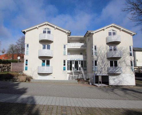 Rügen Ferienappartements Haus Frontansicht Villa Monika in Sassnitz